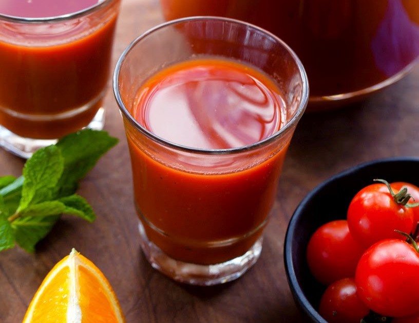 Mách bạn 5 công thức làm nước ép cà chua đẹp da, dễ uống